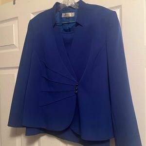 Tahari - Arthur S Levine Women’s Suit